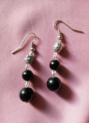 Длинные серьги подвески с черными бусинами