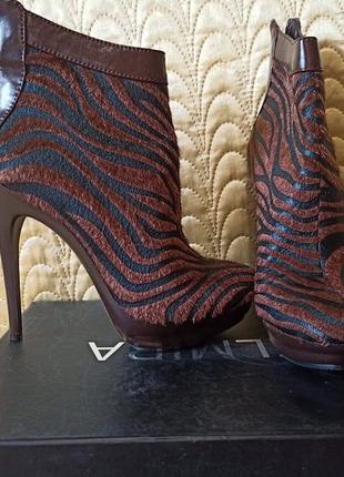 Необычные стильные ботильоны plato, имитация меха пони