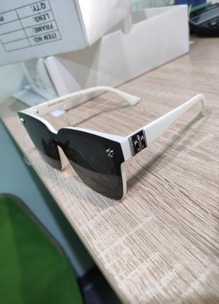 Солнцезащитные очки  линзы полароид