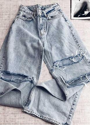 Трендоваые рваные джинсы клеш3 фото
