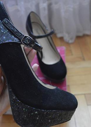 Жіночі туфлі