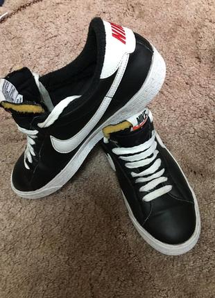 Кросівки nike шкіра р. 43.5 устілка 28.5 см