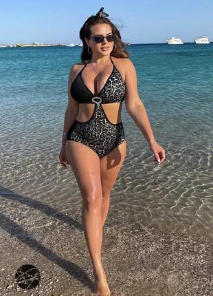 Цільний купальник з анімалістичним принтом