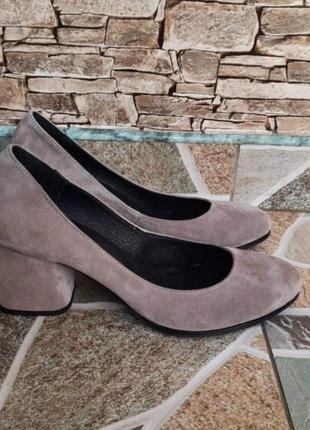 Туфлі жіночі на підборах