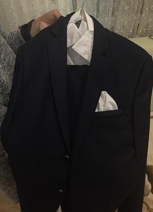 Костюм випускний