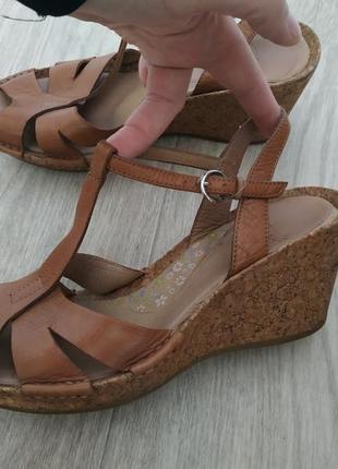 Стильные кожаные босоножки р.38 на пробковой подошве