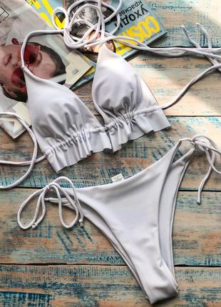 Белый купальник
