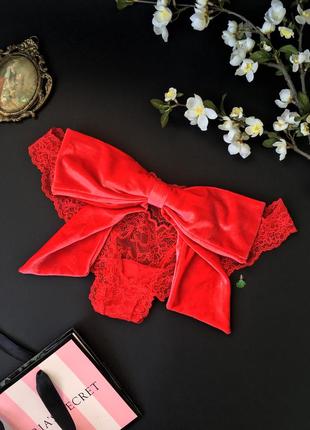 Безумные сексуальные трусики с бархатным бантом lace&velvet bow ouvert cheekini panty vs