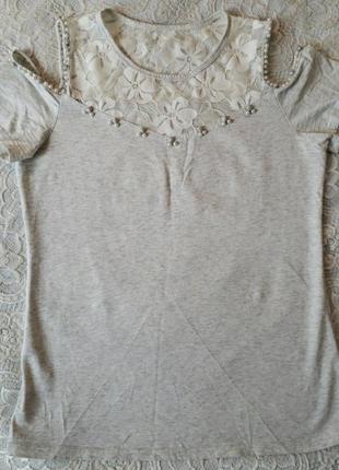 Футболка с открытыми плечами топ