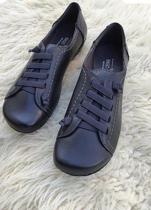 Жіночі туфлі спортивного стилю