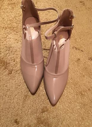 Ботильйони туфлі черевики