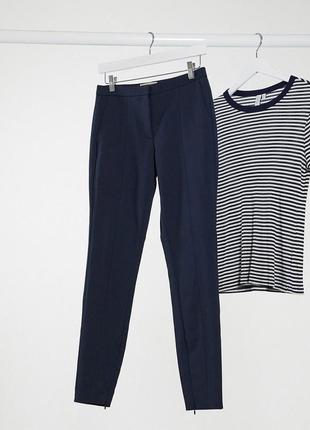 Укорочені вузькі брюки темно-синього кольору selected femme5 фото