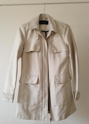 Світлий плащ