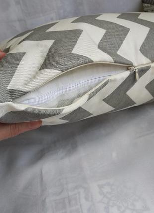 Декоративна наволочка 30*45 см сірий зигзаг з цупкої тканини3 фото