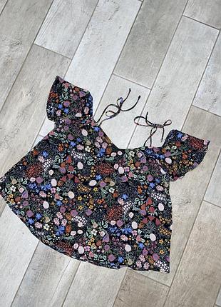 Чёрная шелковая футболка,блузка,спущенные плечи,принт цветы(09)