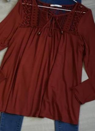 Стильна блуза вільного крою з мереживом. колір марсала.