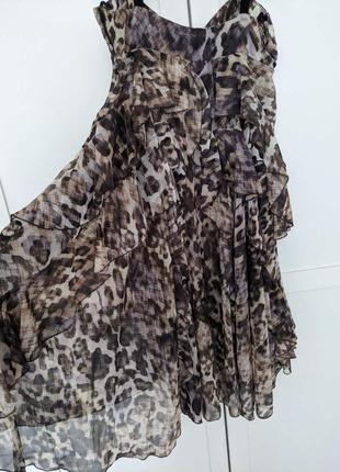 Красивое платье сарафан с анималистическим принтом6 фото