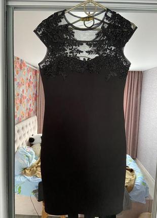 Красивое чёрное мини платьице с оригинальным кружевом