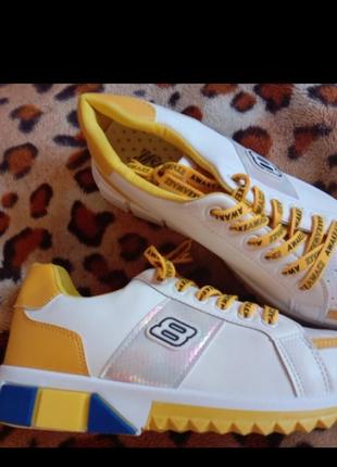 Новые яркие желтые белые кроссовки 39(24.5см)1 фото