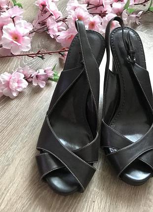 Женские босоножки коричневые