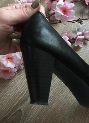 Женские туфли чёрного цвета4 фото