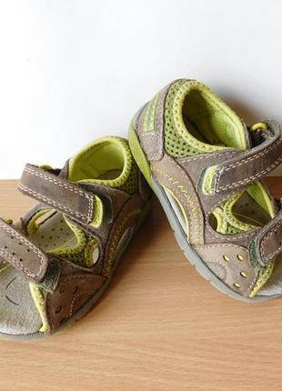 Суперовые кожаные босоножки clarks 22 р. по стельке 13,8 см