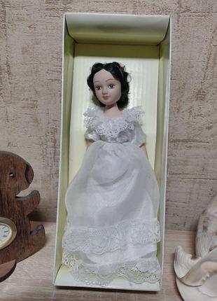 Красивая фарфоровая куколка из коллекции дамы эпохи.