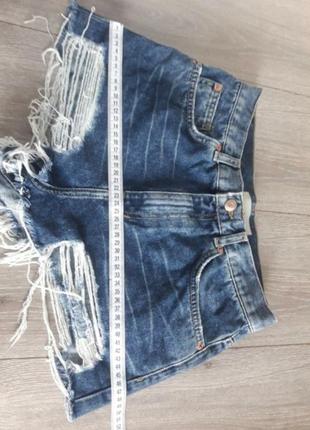 Короткие шорты джинс синие с элементами рваностей размер 29-305 фото