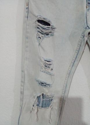 Светлые дырявые джинсы2 фото