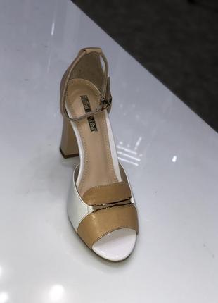 Туфлі, босоніжки dina fabiani