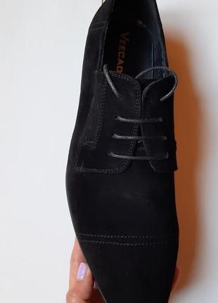 Натуральные замшевые классические мужские туфли с зауженными носом3 фото