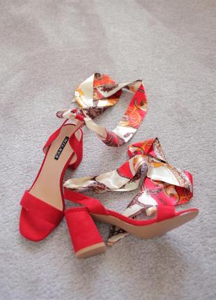 Женские босоножки на каблуке красные замшевые 36-41 размер5 фото