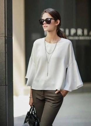 Блуза з розкльошеними рукавами