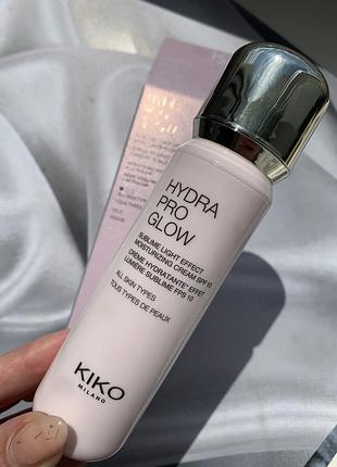 Зволожуюча база крем з гіалуронової кислотою з ефектом сяйва kiko milano hydra pro glow
