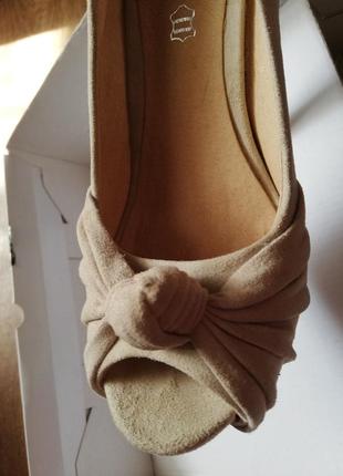 Туфли aldo женские высокий каблук натуральная замша открытый носок бежевые aldo5 фото
