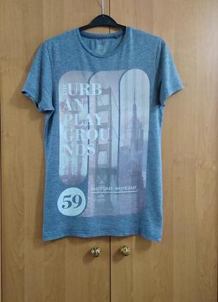 Серая футболка next с принтом