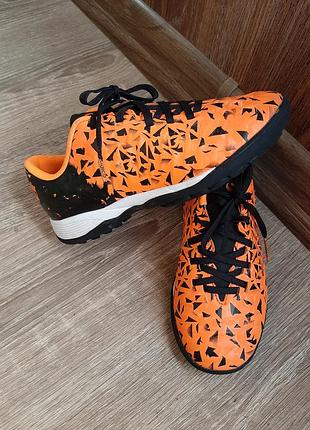 Легкие яркие кроссовки, бутсы на мальчика