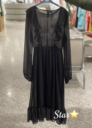 Женское черное шифоновое платье с рюшами