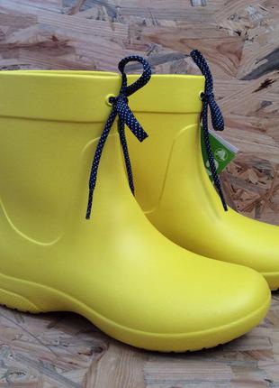 crocs freesail shorty rain boot