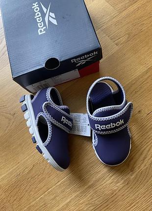 Легенькі босоніжки reebok 4