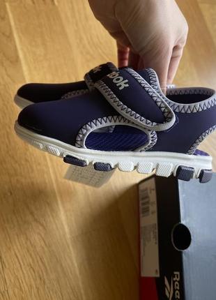 Легенькі босоніжки reebok 9