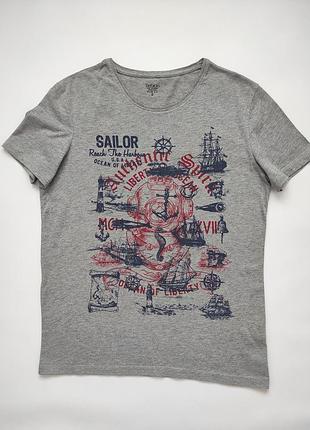 Футболка сірого кольору від de facto