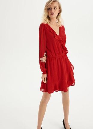 Червона сукня на запах7 фото
