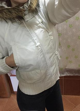 Біла куртка