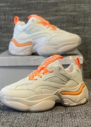 Жіночі кросівки бежевий з помаранчевими3 фото