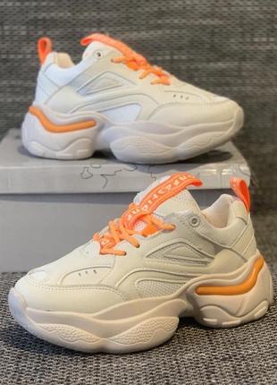 Жіночі кросівки бежевий з помаранчевими2 фото