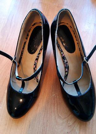 Лакові туфлі, розмір 39-40