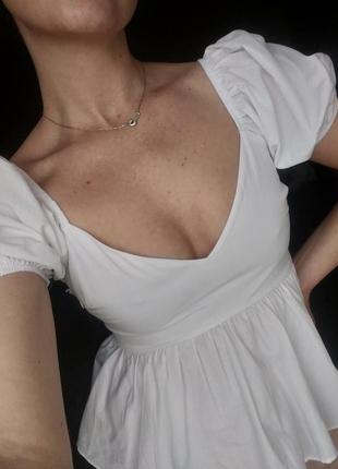 Белая коттоновая блуза с объёмными рукавами буквами s