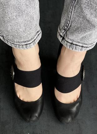 Закрытые чёрные туфли на устойчивом каблуке, 37 размер3 фото