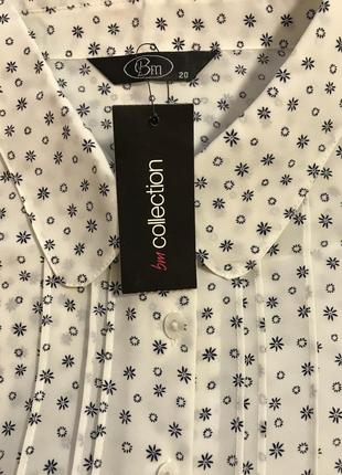 Очень красивая и стильная брендовая блузка в цветочках.